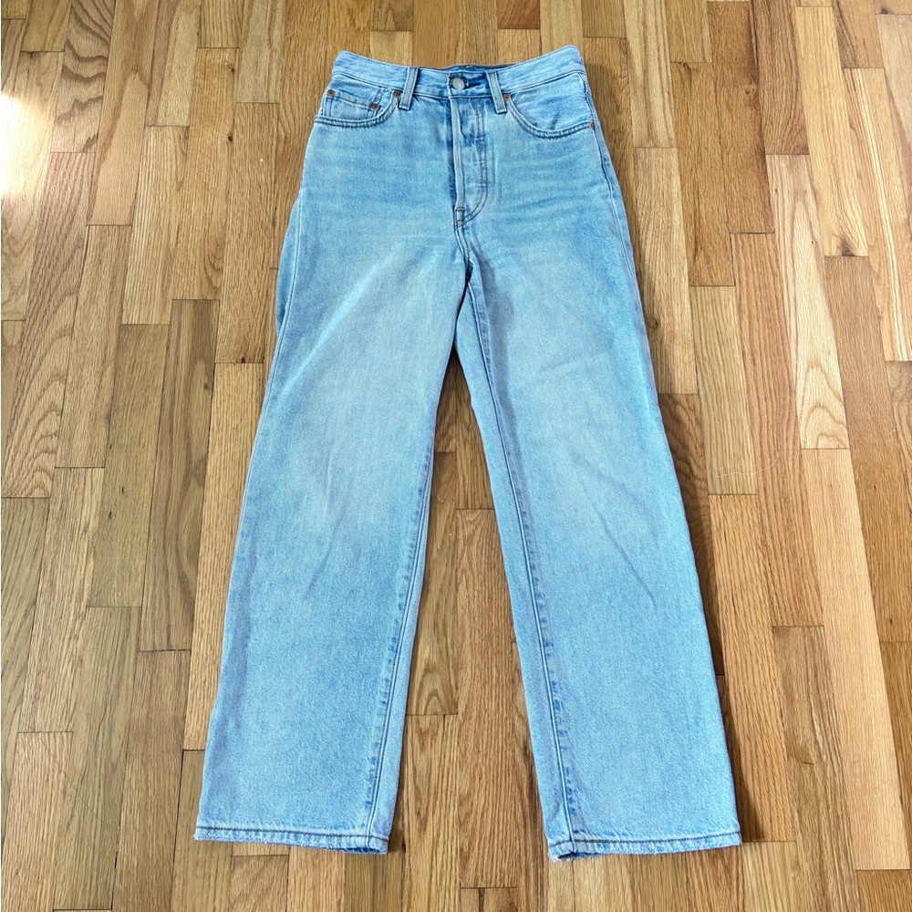 Levi’s Ribcage Straight Light Wash Jeans 24